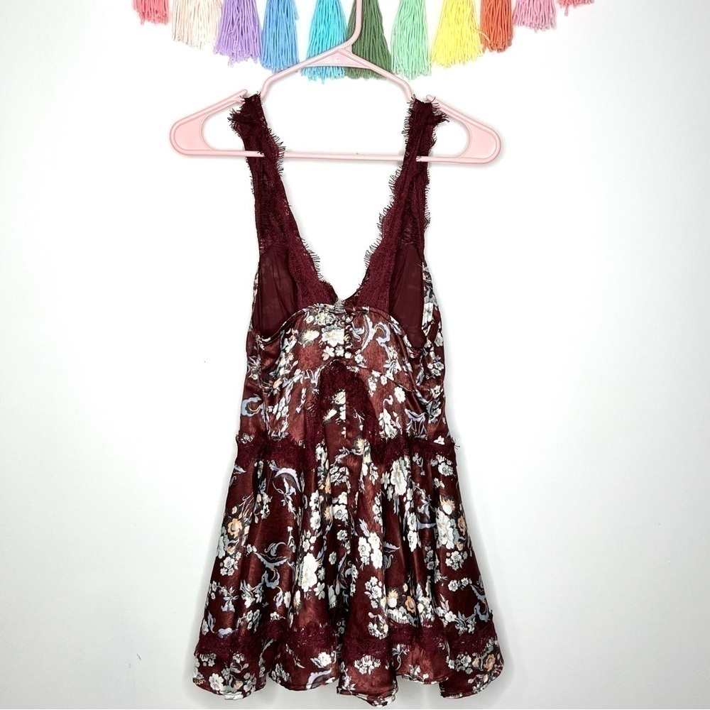Urban Outfitters Satin Maroon Floral Tiffany Lace Mini Tulle Lined Mini Dress XS - Picture 8 of 17